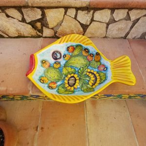 Vassoio pesce decoro fichi d'india e girasoli cm.42x35 h.9 cm