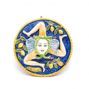Trinacria in Ceramica su medaglione decoro blu diametro 38 cm