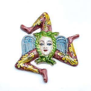 Trinacria in Ceramica decoro rosso cm.23